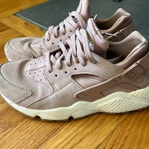Nike Air Huaraches, size US9, women’s
